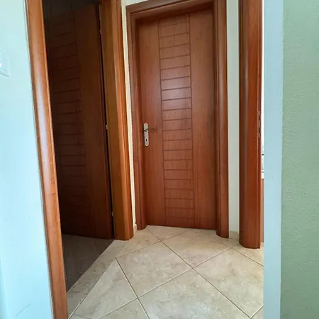 Vesanos Mezonet Toroni